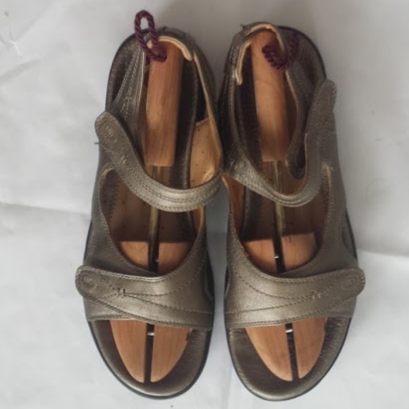 clarks mena silk bronze
